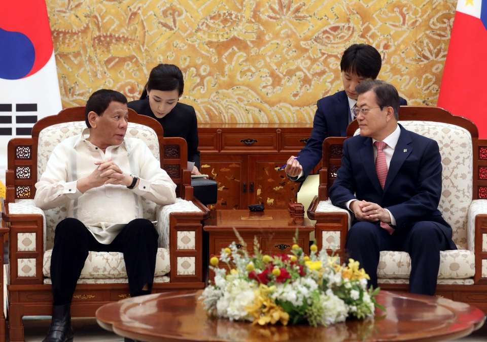 4일 청와대(서울 종로구 소재)에서 문 대통령과 로드리고 두테르테(Rodrigo Duterte) 필리핀 대통령이 정상회담을 하고 있다. / 사진=뉴시스