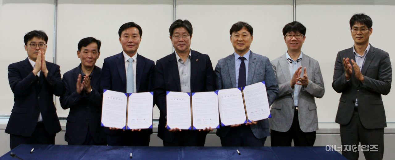 지난 26일 동서발전이 지질자원연구원·한내포티 등과 폐(閉)탈질촉매 재활용사업화 협력 업무협약을 체결했다.