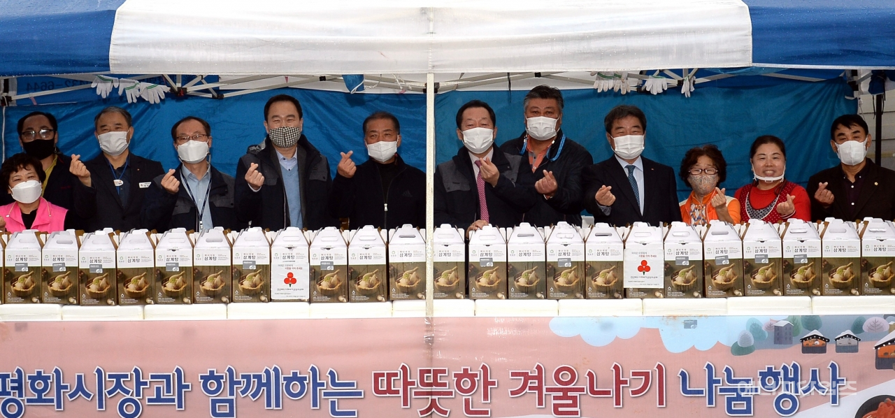 지난 19일 한국전력기술이 소외계층의 따뜻한 겨울 나기를 도울 수 있는 김장김치와 삼계탕을 전달했다.