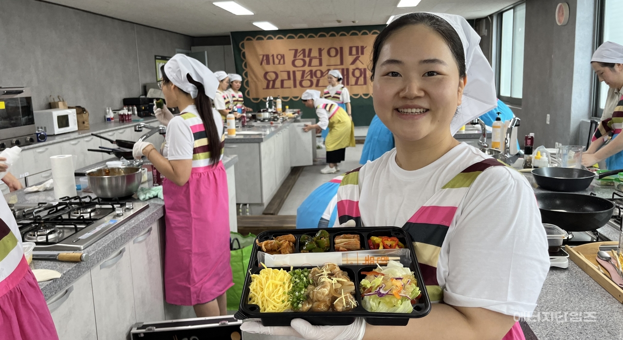 지난 12일 중부발전이 마산여성인력개발센터와 공동으로 경력단절 여성의 경제적 자립을 위한 ‘경남의 맛 요리 경연대회(도시락 편)’를 개최했다.